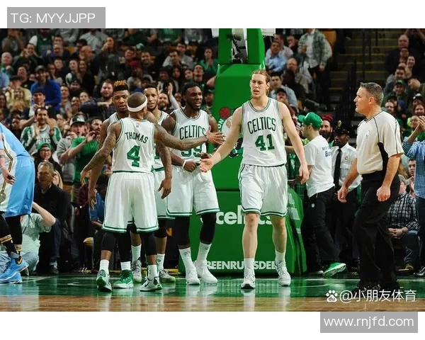 凯尔特人对阵骑士第三场激战分析与精彩瞬间回顾