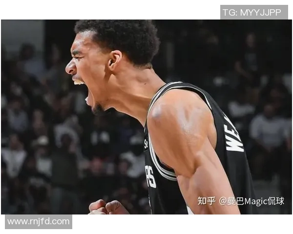 2013年NBA常规赛马刺与灰熊的激烈对决回顾与精彩瞬间分析
